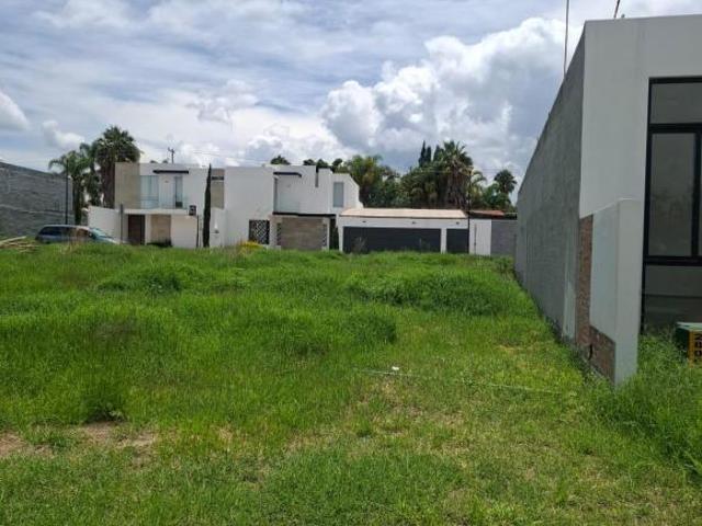 REMATO TERRENO EN LORETTA