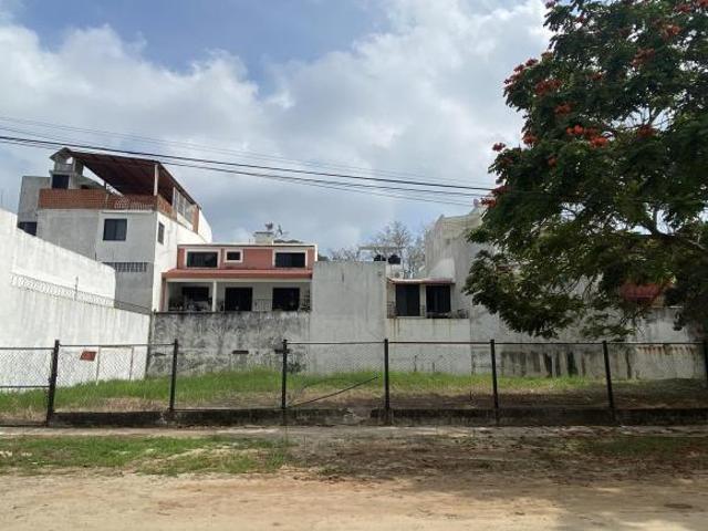 Terreno en venta en Fraccionamiento Prados de Villahermosa, Villahermosa