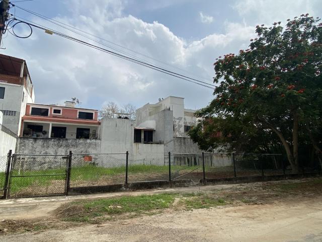 Terreno en venta en Fraccionamiento Prados de Villahermosa, Villahermosa