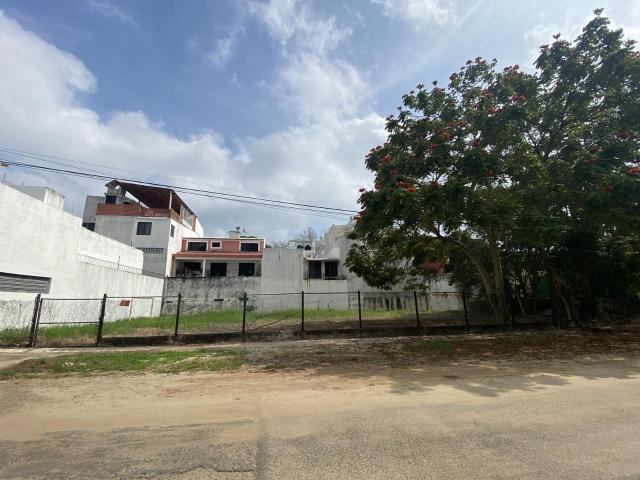 Terreno en venta en Fraccionamiento Prados de Villahermosa, Villahermosa