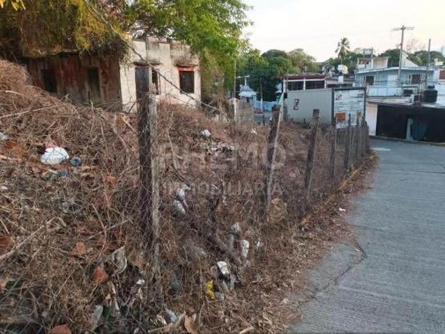 Terreno en Venta a lado de Aurrera en Constitución, Naranjos, Ver