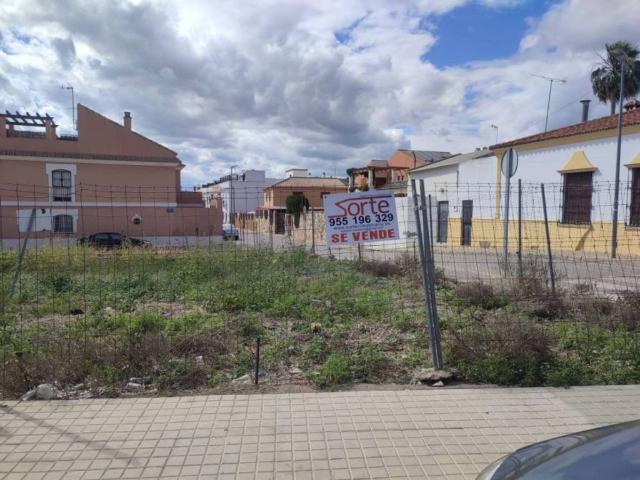 Terreno en venta en Brenes, Andalucía