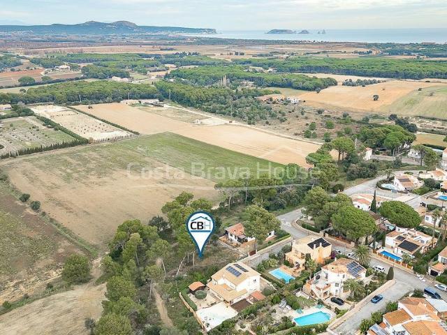 Terreno en venta en Mas Tomasi, Baix Empordà