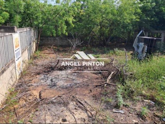 Terreno en venta en Jesús Enrique Lossada, Zulia