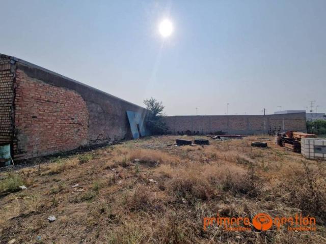 Terreno en venta en Lora Del Río, Andalucía