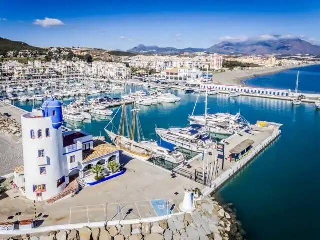 Terreno en venta en Castillo de la Duquesa, Costa del Sol Occidental
