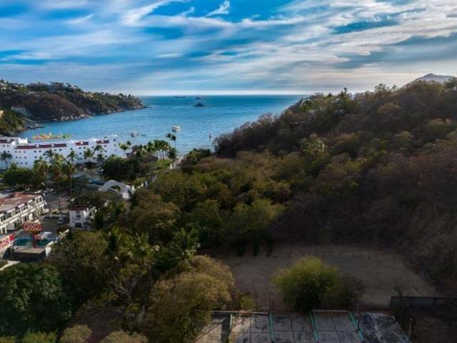 Terreno en venta en Manzanillo con vista al mar | Península de Santiago, 1,996 m