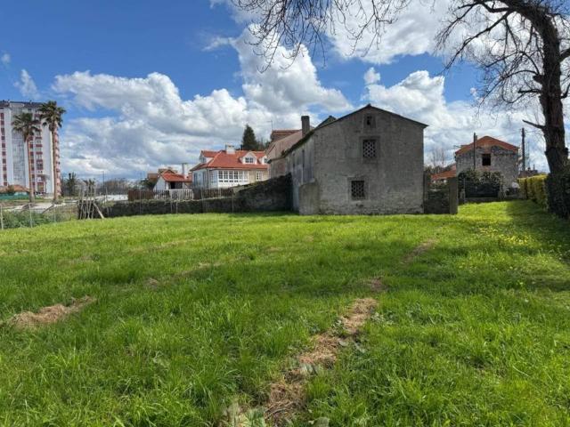 Terreno en venta en Oleiros