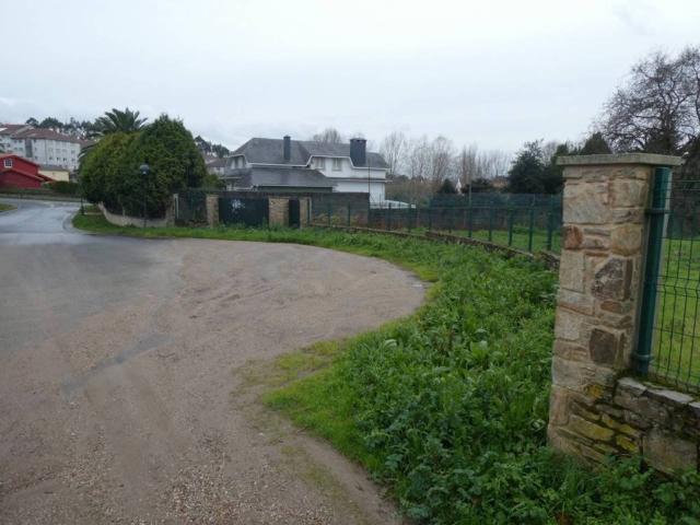 Terreno en venta en Oleiros