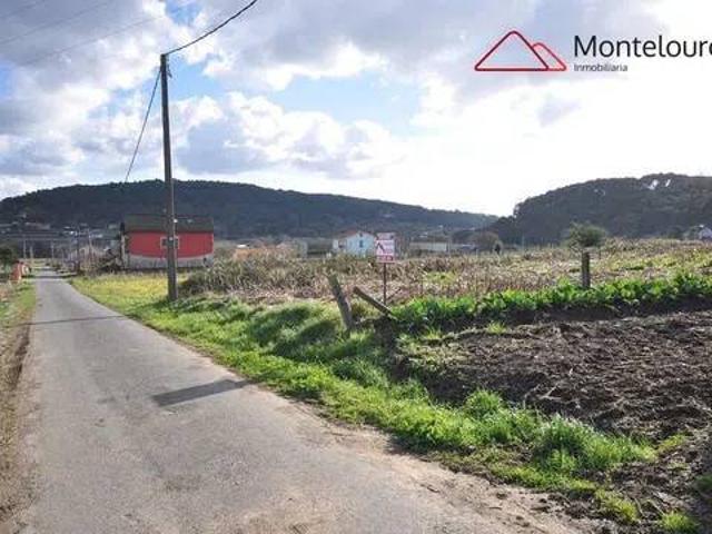 Terreno en venta en Outes, Noia