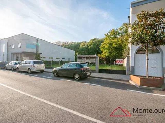 Terreno en venta en Outes, Noia