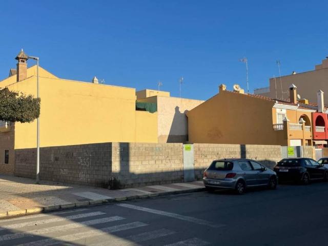 Terreno en venta en Roquetas De Mar, Andalucía