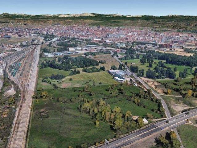 Terreno en venta en Santovenia De La Valdoncina, Castilla y León