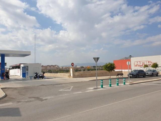 Terreno en venta en Centros comerciales, el Vinalopó Mitjà / El Vinalopó Medio