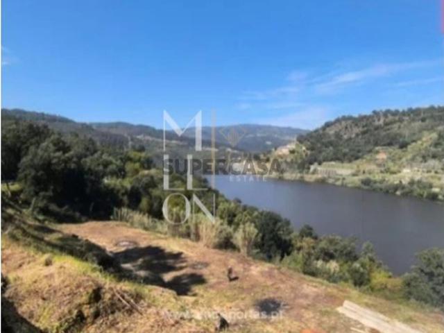 Terreno venda em Oliveira Do Douro, Viseu