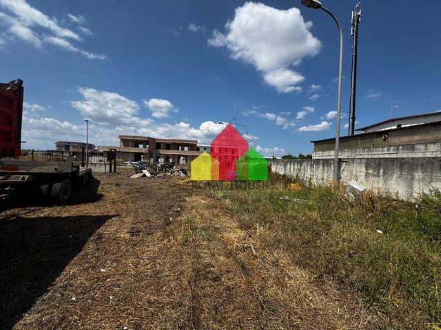 Terreno in affitto a Parete, Campania