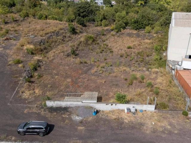 Terreno in vendita a Aci Sant'antonio, Sicilia