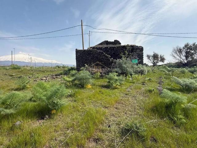 Terreno in vendita a Adrano, Sicilia