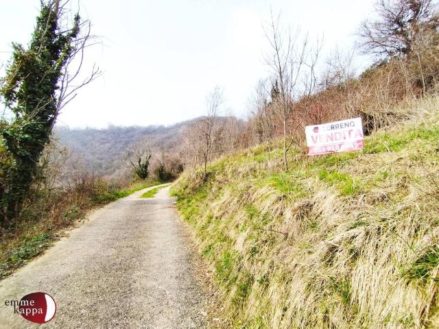 Terreno in vendita a Adrara San Martino, Lombardia