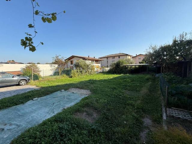 Terreno in vendita a Albese con Cassano, Albese