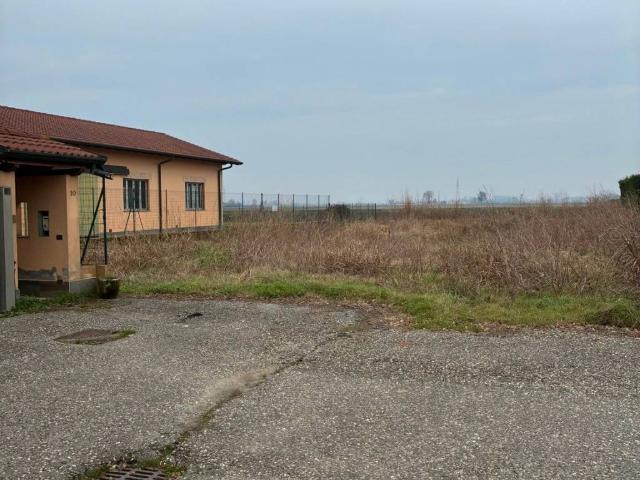 Terreno in vendita a Albuzzano, Lombardia