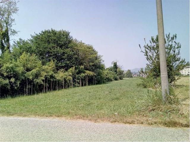 Terreno in vendita a Angera, Lombardia