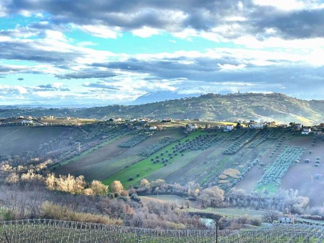 Terreno in vendita a Atri, Abruzzo