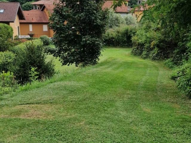 Terreno in vendita a Azzate, Lombardia
