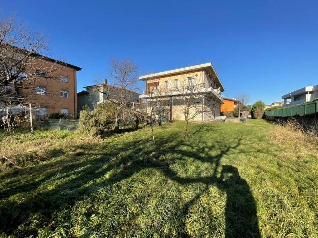 Terreno in vendita a Seriate, Lombardia