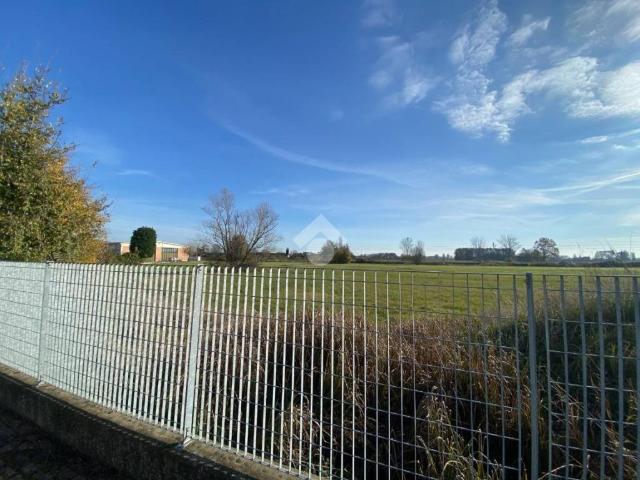 Terreno in vendita a Terra di Mezzo, Re