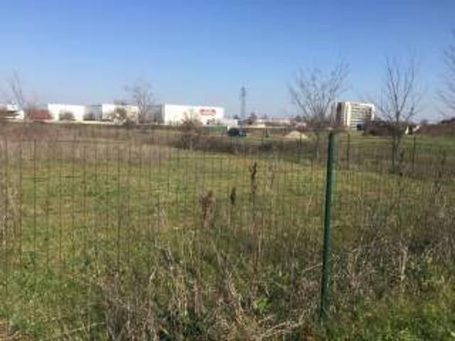 Terreno in vendita a Terra di Mezzo, Re