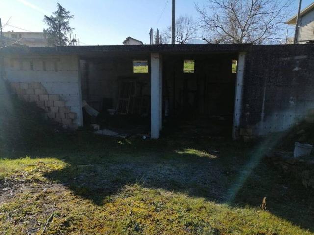 Terreno in vendita a Basciano, Abruzzo