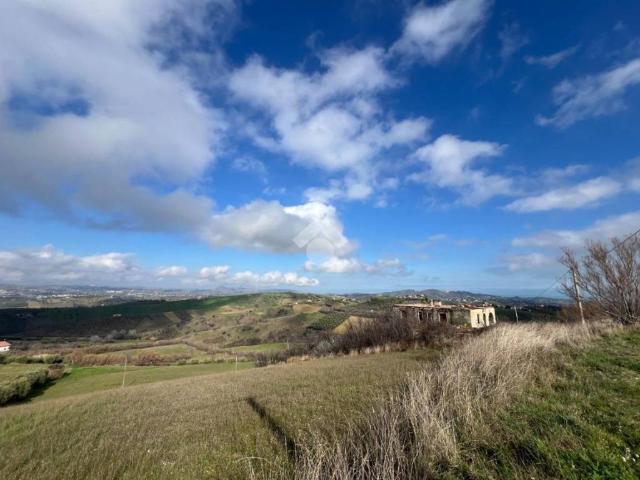 Terreno in vendita a Bellante, Abruzzo