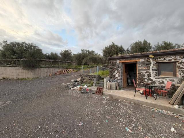 Terreno in vendita a Belpasso, Sicilia