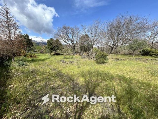 Terreno in vendita a Belpasso, Sicilia