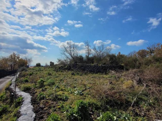 Terreno in vendita a Belpasso, Sicilia