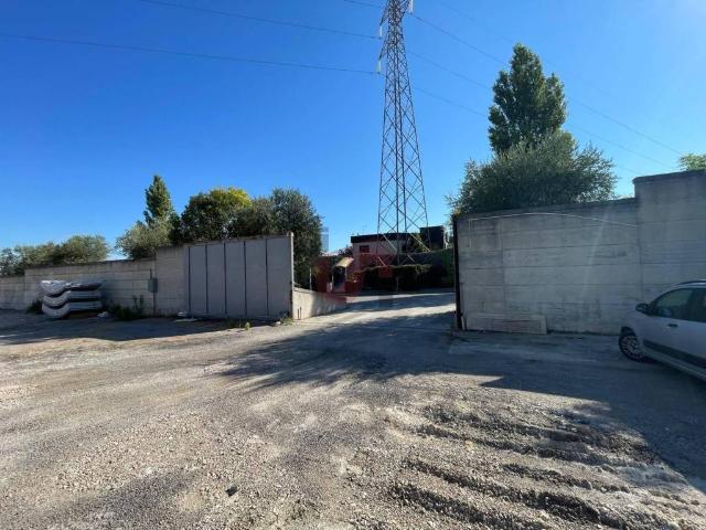 Terreno in vendita a Zona Industriale Olivola Sud, Benevento