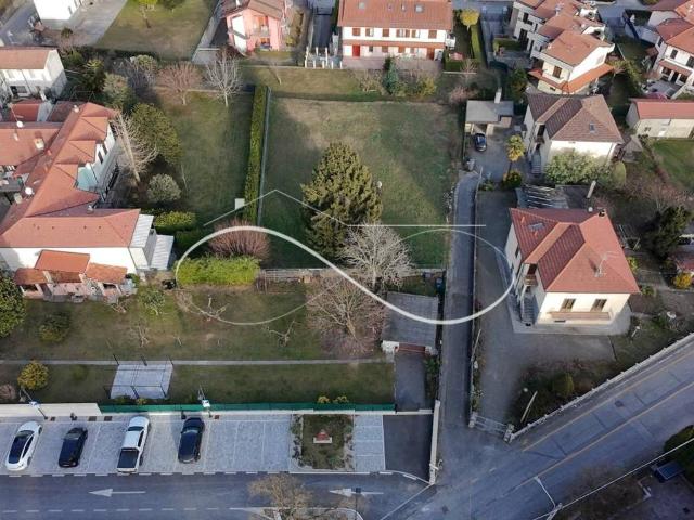 Terreno in vendita a Bizzarone, Lombardia
