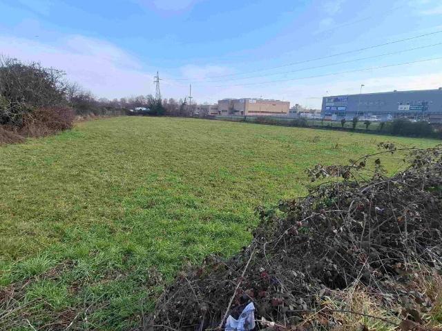 Terreno in vendita a Brembate, Lombardia