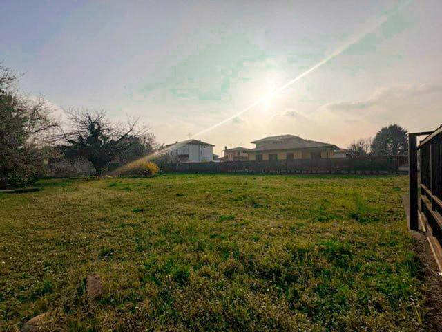 Terreno in vendita a Brembate, Lombardia