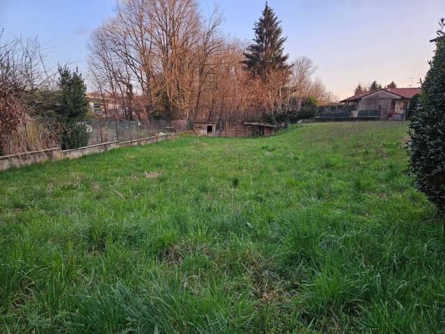 Terreno in vendita a Brenna, Lombardia