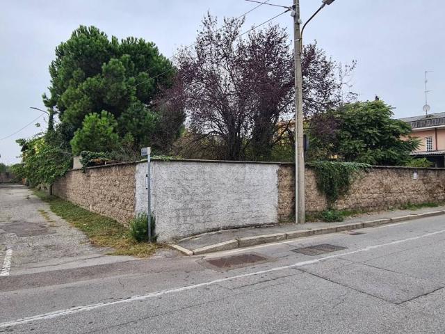 Terreno in vendita a Buscate, Lombardia