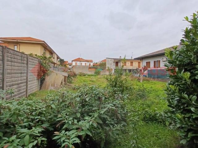 Terreno in vendita a Buscate, Milano