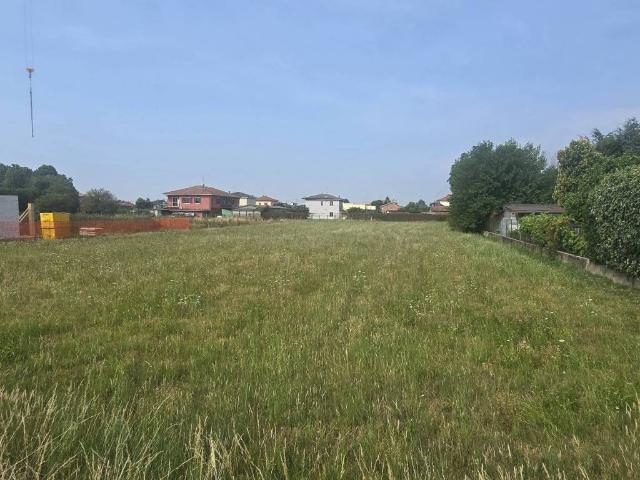 Terreno in vendita a Cairate, Lombardia