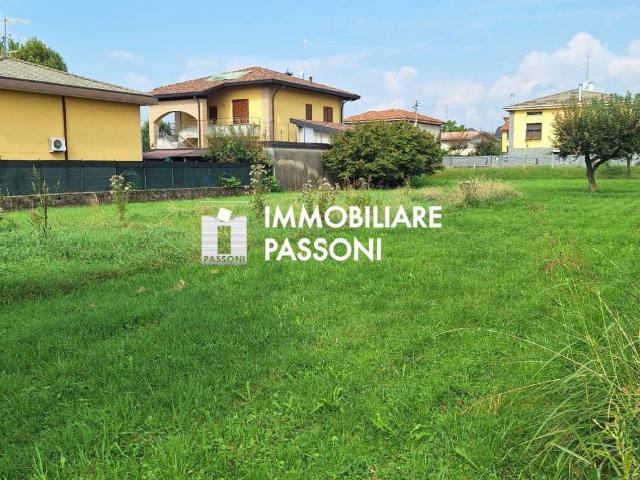 Terreno in vendita a Cairate, Lombardia