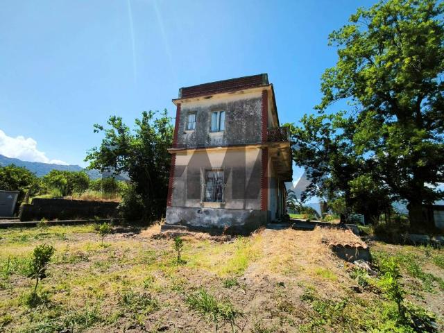 Terreno in vendita a Calatabiano, Sicilia