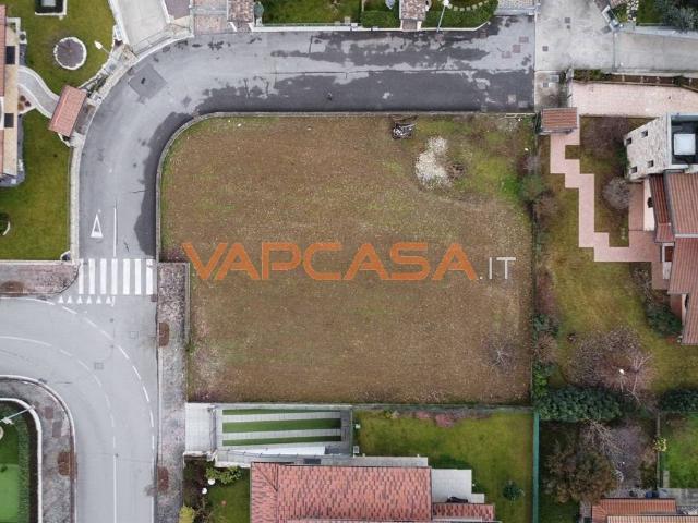 Terreno in vendita a Calcinate, Lombardia