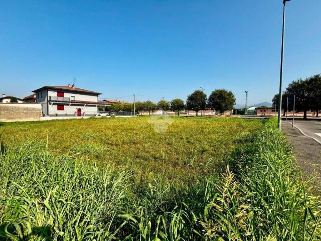 Terreno in vendita a Calcinate, Lombardia