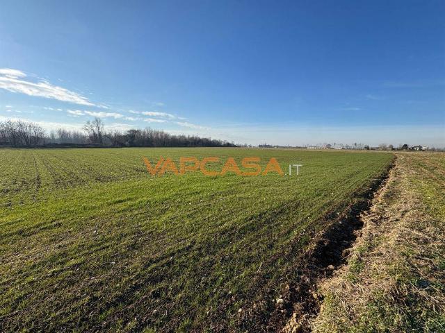 Terreno in vendita a Calcinate, Lombardia