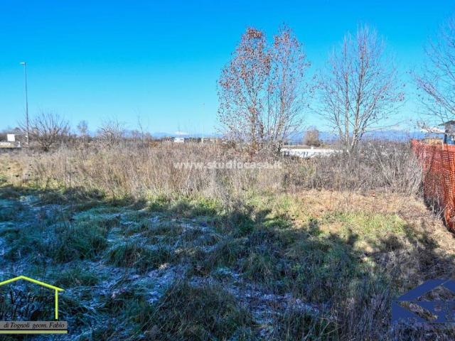 Terreno in vendita a Calcinate, Lombardia